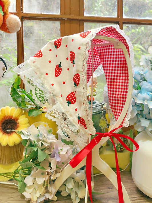 Strawberry Lace Lola Pandong