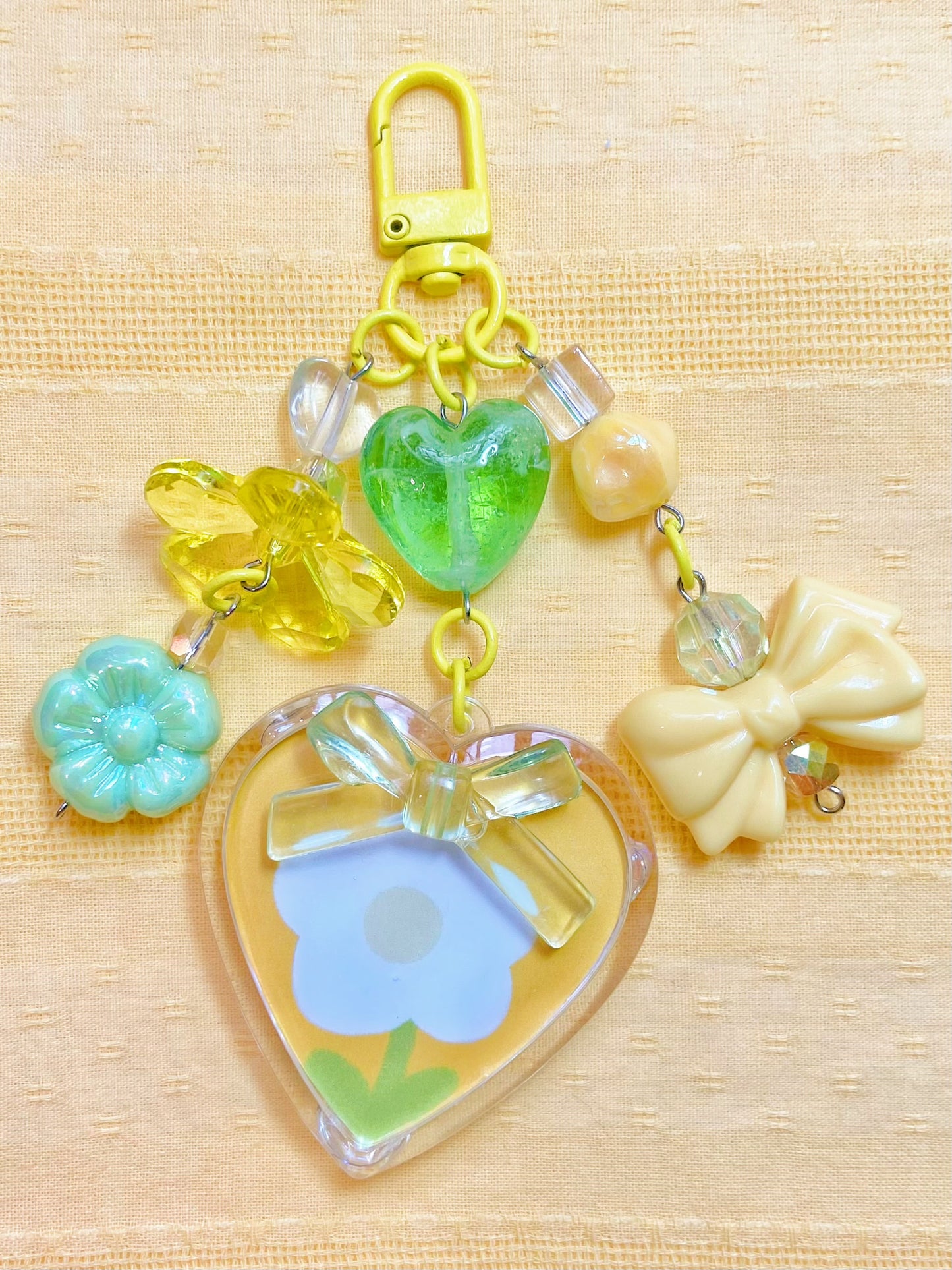 Yellow flower #1 Wenkwonk Keychain