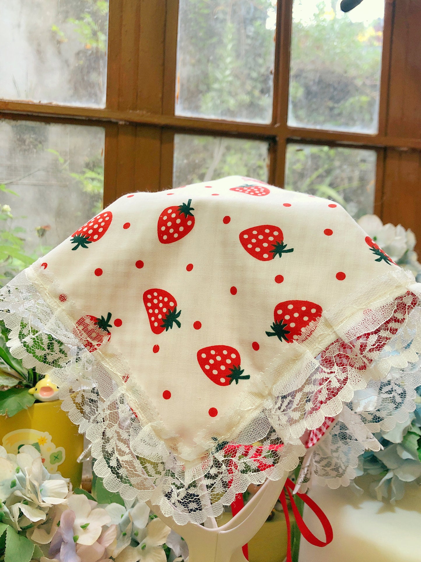 Strawberry Lace Lola Pandong