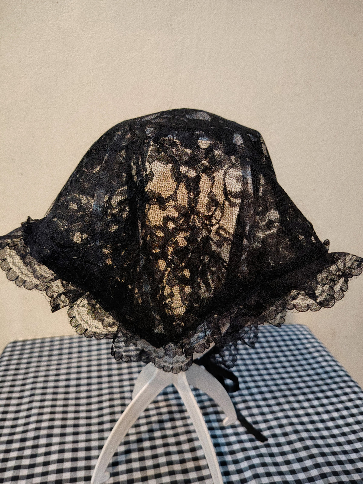 Black Lace Lola Pandong
