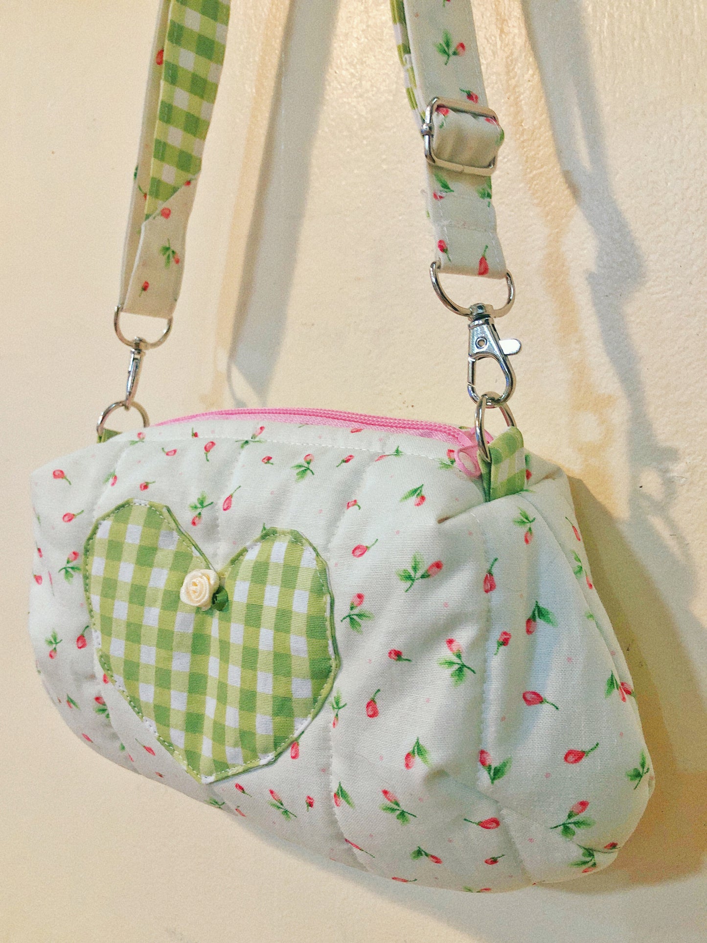 (PRE ORDER) Heart Dolly Bag