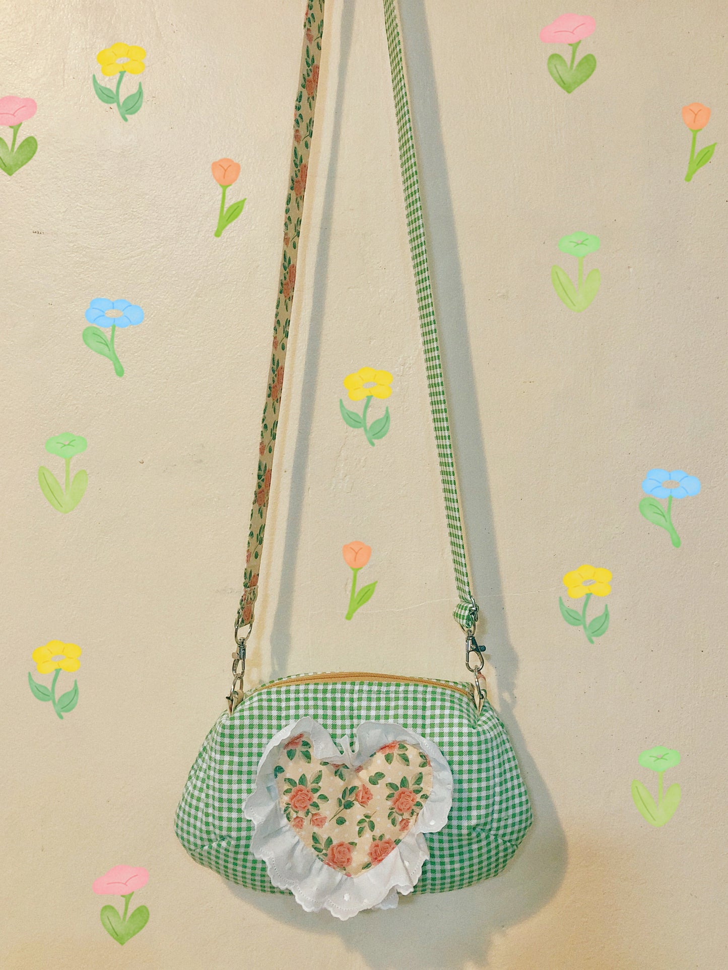 (PRE ORDER) Heart Dolly Bag